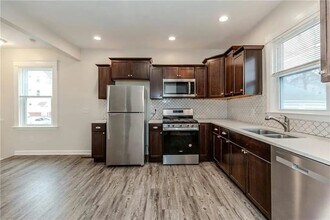 172 Oakland Ave in Providence, RI - Building Photo - Building Photo