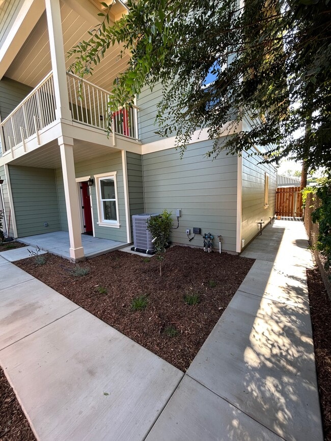 213 N Berkeley Ave in Fullerton, CA - Building Photo - Building Photo