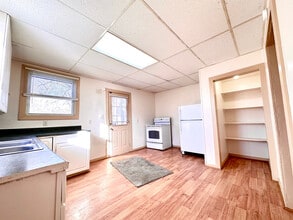 8 W Lutton St in New Castle, PA - Building Photo - Building Photo