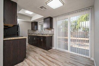 808 N 95th Dr in Tolleson, AZ - Foto de edificio - Building Photo