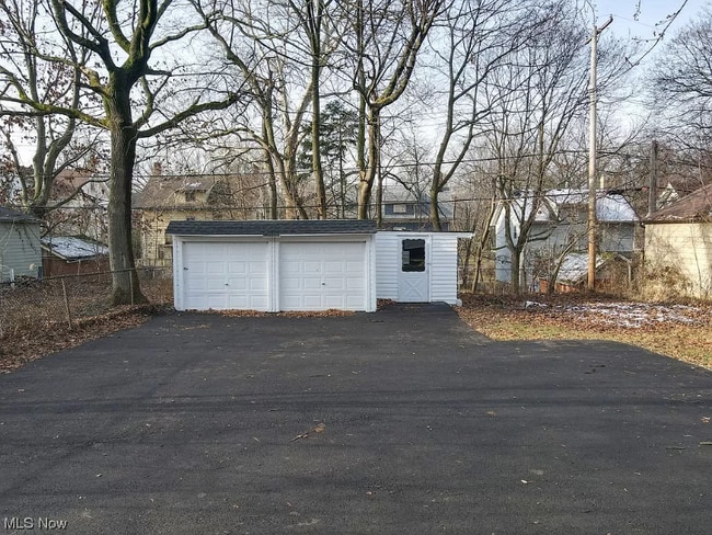 1686 Lee Rd in Cleveland Heights, OH - Building Photo - Building Photo