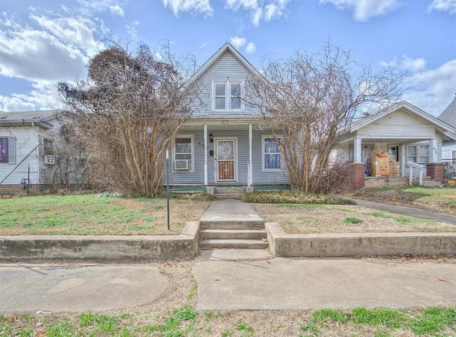 property at 632 N Hobson Ave