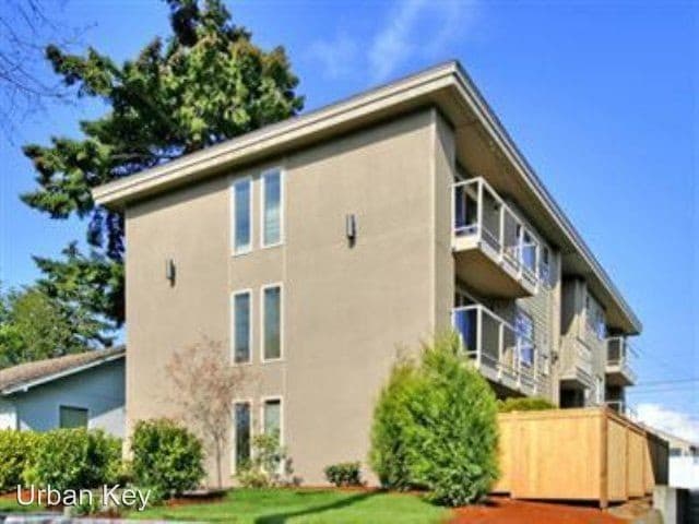 4012 California Ave SW in Seattle, WA - Building Photo
