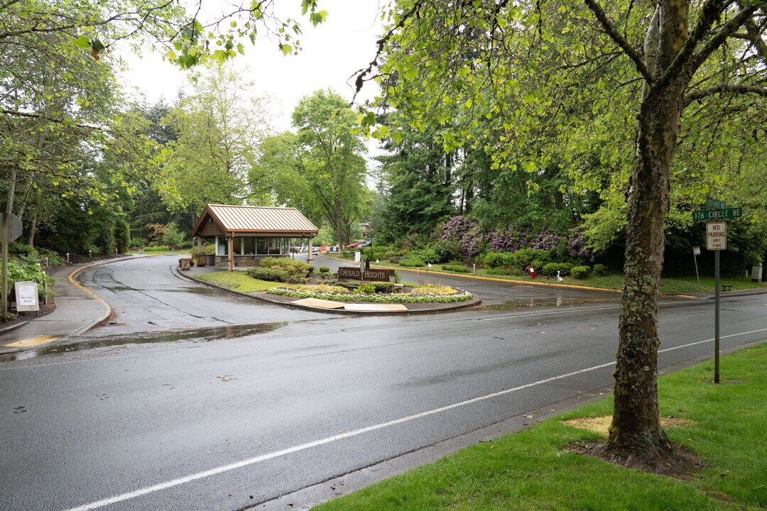 Emerald Heights in Redmond, WA - Building Photo