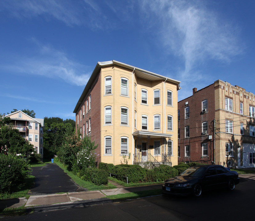 290 High St in New Britain, CT - Building Photo