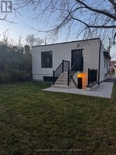 17 Cornwallis Dr in Toronto, ON - Building Photo - Building Photo