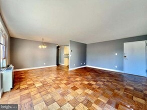 1009 Chillum Rd, Unit 202 in Hyattsville, MD - Foto de edificio - Building Photo