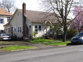 1169-1177 High St in Eugene, OR - Foto de edificio - Building Photo