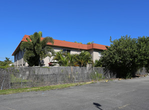 Windsor Court Condminiums in Wilton Manors, FL - Building Photo - Building Photo