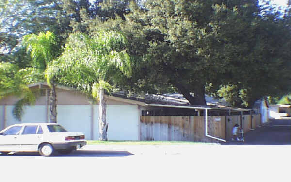 427 W Gladstone St in Glendora, CA - Building Photo