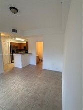 906 SW 143rd Ave in Pembroke Pines, FL - Foto de edificio - Building Photo