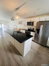 11 King Arthur Dr in East Lyme, CT - Building Photo - Building Photo