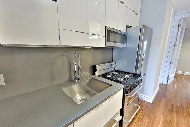 941 2nd Ave in New York, NY - Building Photo - Building Photo