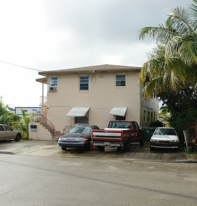 100 NW 74th St in Miami, FL - Building Photo - Building Photo