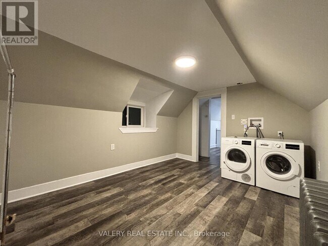 1091 Highland Ave in Windsor, ON - Foto de edificio - Building Photo