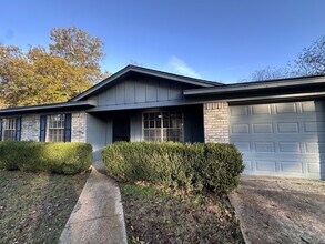 207 Maryland Dr in Texarkana, TX - Building Photo - Building Photo