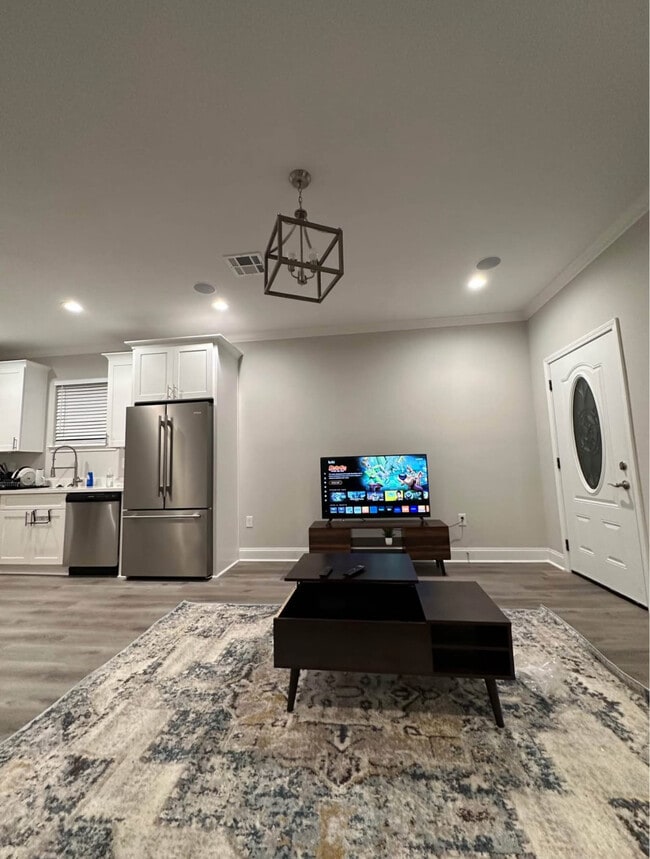 2136 Saint Andrew St, Unit 1