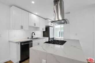 1021 N Genesee Ave in West Hollywood, CA - Building Photo - Building Photo