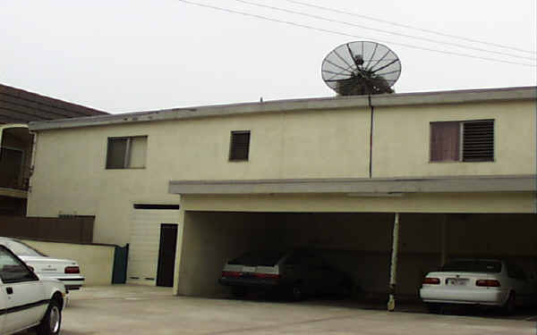 1330 S Barrington Ave in Los Angeles, CA - Building Photo - Building Photo