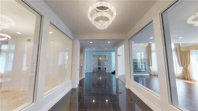 22500 N Summit Ridge Cir in Los Angeles, CA - Building Photo - Building Photo