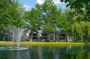 Woodlake in Albany, NY - Building Photo