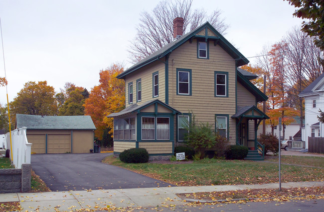 94 Greenleaf St in Quincy, MA - Foto de edificio - Building Photo