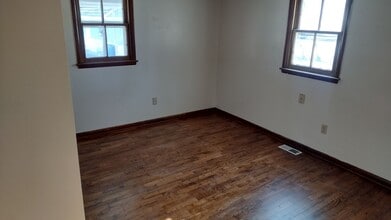 502 Pine St in Rossville, KS - Building Photo - Building Photo
