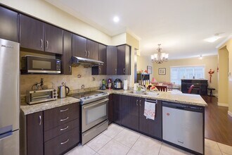 7373 Turnill St in Richmond, BC - Building Photo - Building Photo
