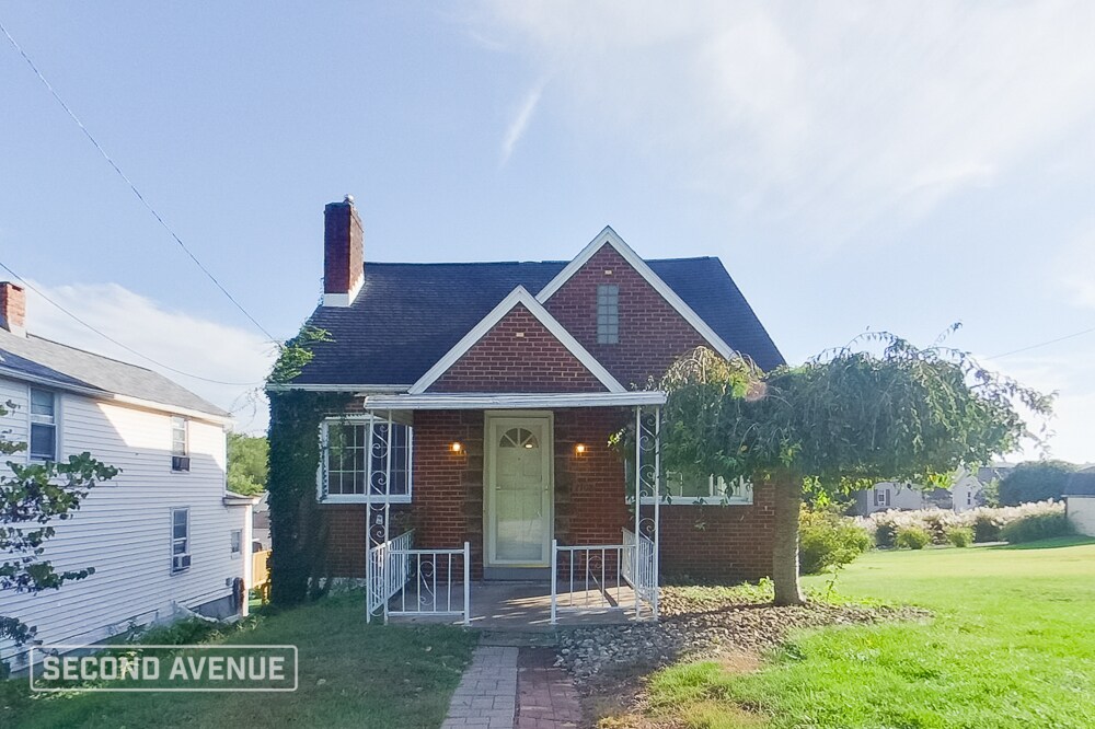 2708 5th St in Monroeville, PA - Building Photo