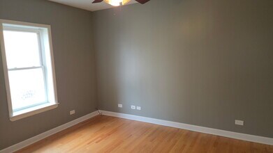 3318 N Keystone Ave, Unit B in Chicago, IL - Building Photo - Building Photo
