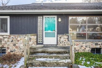 43 River Meadow Dr in Rochester, NY - Building Photo - Building Photo