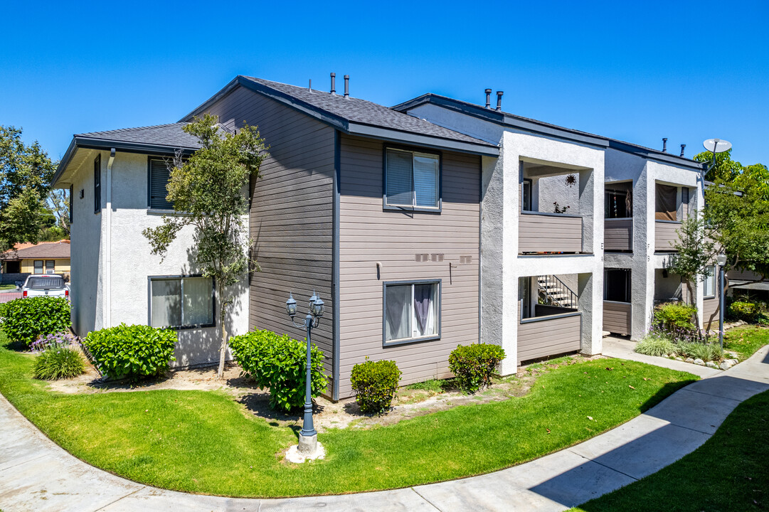 Lincoln Park Apartments in Corona, CA - Foto de edificio