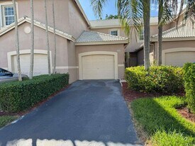 1943 Madeira Dr in Weston, FL - Building Photo