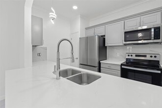 6000 Reims Rd in Houston, TX - Building Photo - Building Photo