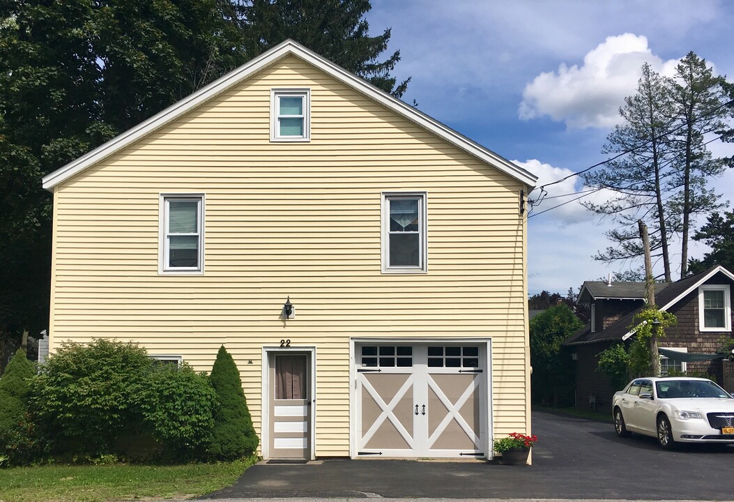 22 Jackson St, Unit 2 Bedroom in Saratoga Springs, NY - Foto de edificio