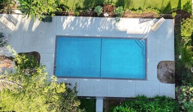 8265 Kingsbrook Rd in Houston, TX - Building Photo - Building Photo
