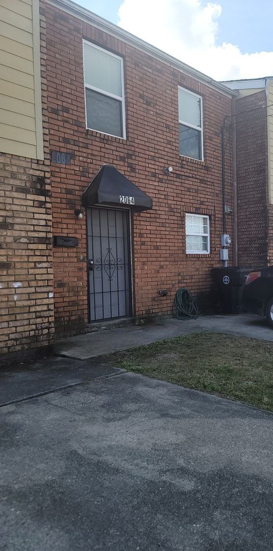 property at 2064 N Prieur St