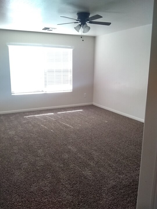 614 21st St in Bakersfield, CA - Building Photo