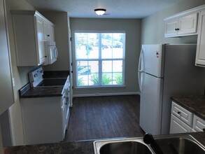 153 Yucca Ct in Greenwood, SC - Foto de edificio - Building Photo