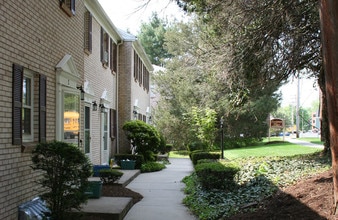 Evergreen Place in Hamden, CT - Foto de edificio - Building Photo