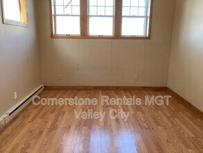 253 College St SE in Valley City, ND - Building Photo - Building Photo