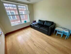 2445 Massachusetts Ave, Unit #17 in Cambridge, MA - Foto de edificio - Building Photo