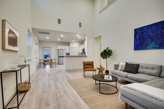 7400 Daves Landing Dr in Austin, TX - Building Photo - Building Photo