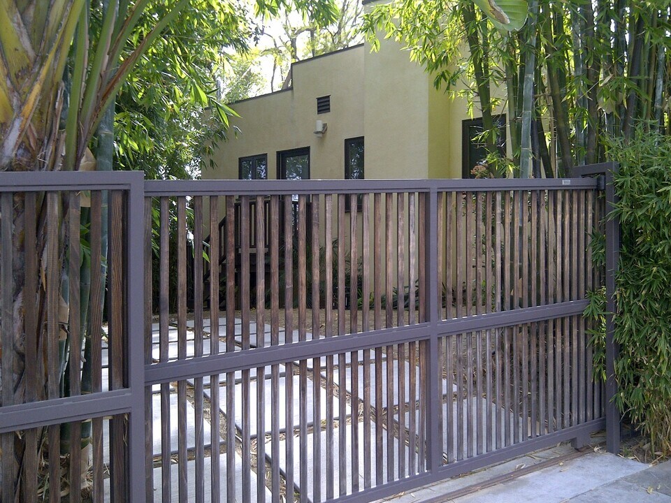 8532 W Knl Dr in West Hollywood, CA - Building Photo