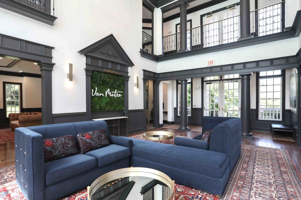 Fairfax Square Apartments in Fairfax, VA