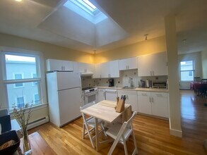258 Hampshire St, Unit 3 in Cambridge, MA - Building Photo - Building Photo