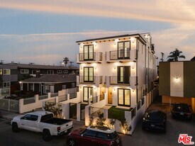 1954 S Garth Ave in Los Angeles, CA - Building Photo