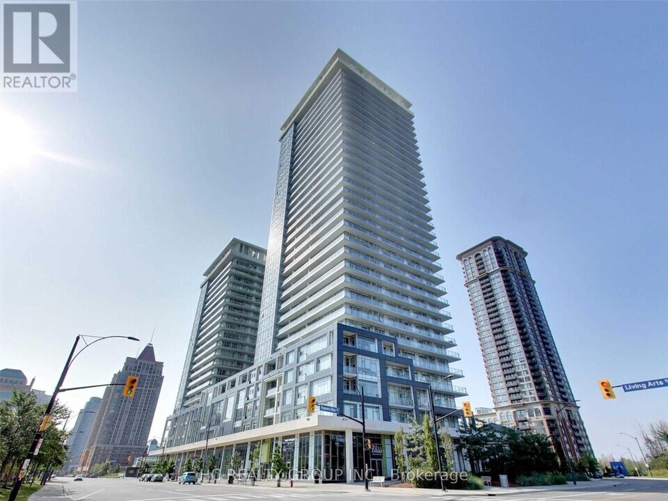 360-360 Square One Dr in Mississauga, ON - Building Photo