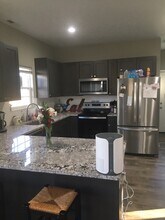 1300 W Walnut St, Unit JA in Springfield, MO - Building Photo - Building Photo