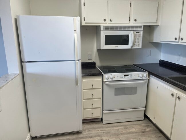 400 Village Green Cir W in Palm Springs, FL - Building Photo - Building Photo